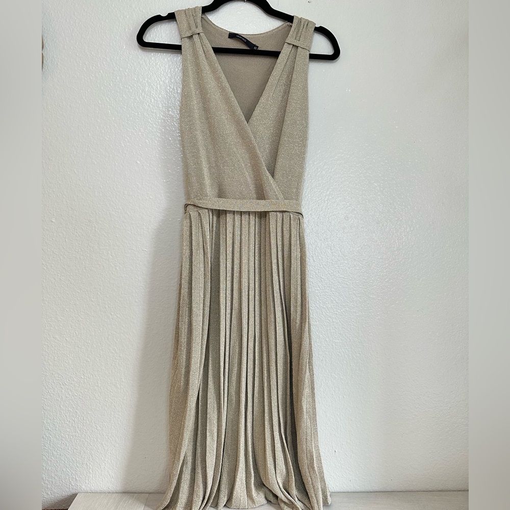 Vertigo midi knit V neck preppy dress in gold